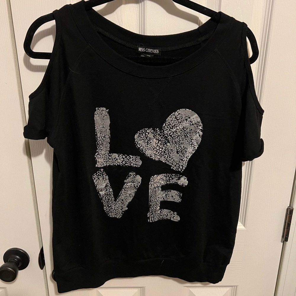 Cute off the shoulder short sleeve top. XL (T158)